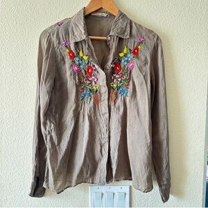 JOHNNY WAS Embroidered Button Down Top M; purchased here but never worn.Lovely!